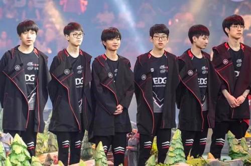 过詹姆斯的 过詹姆斯的