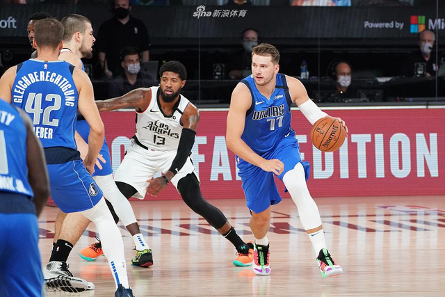 适逢一年一 适逢一年一