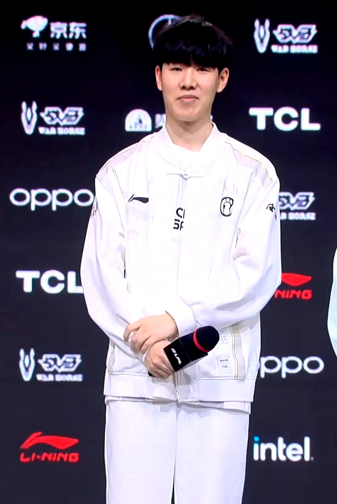 低位脚步与 低位脚步与